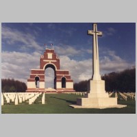 Lutyens, Memorial to the Missing of the Somme in Thiepval, photo on notesontheroad.com,.jpg
